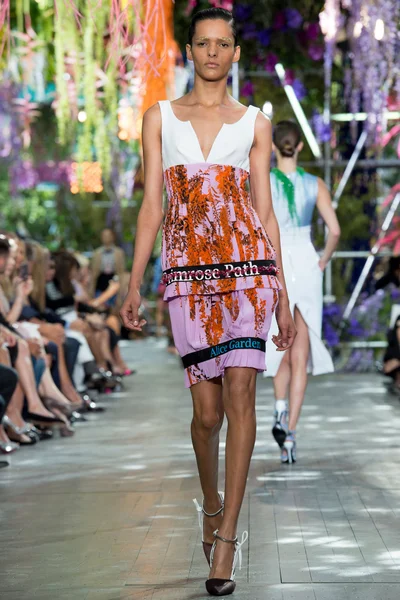 Look 19